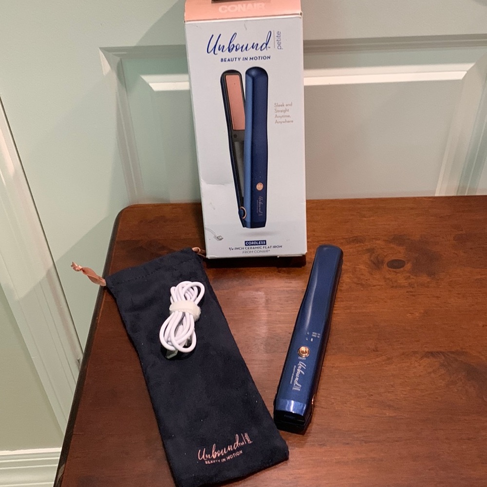 UNBOUND BEAUTY IN MOTION NEW IN BOX CORDLESS RECHARGEABLE TITANIUM 3/4 FLAT IRON